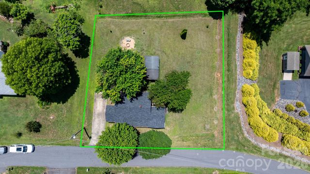 111 Cross Memorial Avenue, Morganton, NC 28655