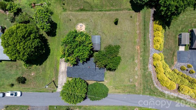 111 Cross Memorial Avenue, Morganton, NC 28655