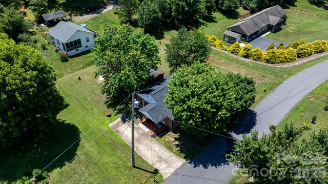 111 Cross Memorial Avenue, Morganton, NC 28655