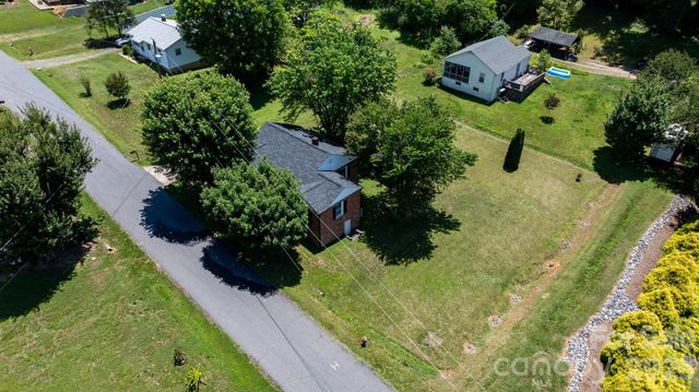 111 Cross Memorial Avenue, Morganton, NC 28655