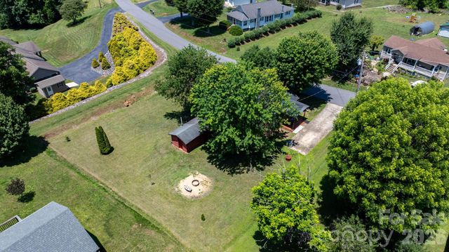 111 Cross Memorial Avenue, Morganton, NC 28655