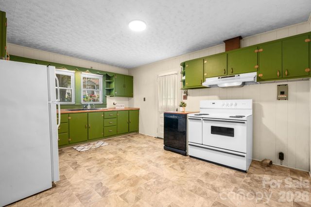 111 Cross Memorial Avenue, Morganton, NC 28655