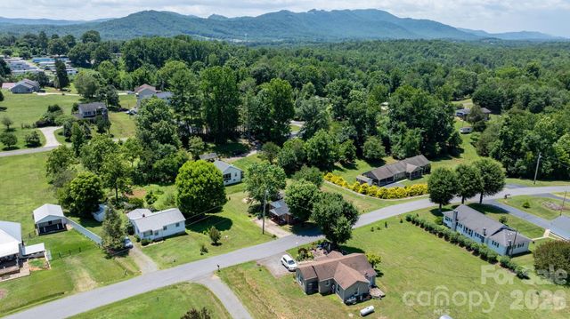 111 Cross Memorial Avenue, Morganton, NC 28655