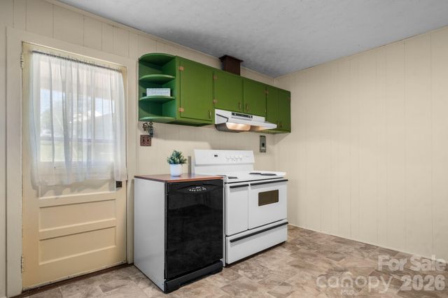 111 Cross Memorial Avenue, Morganton, NC 28655