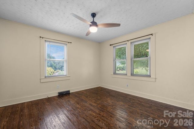 111 Cross Memorial Avenue, Morganton, NC 28655
