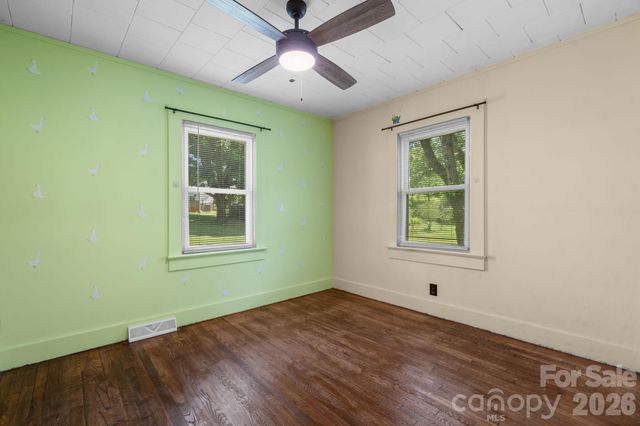 111 Cross Memorial Avenue, Morganton, NC 28655