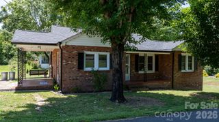 111 Cross Memorial Avenue, Morganton, NC 28655