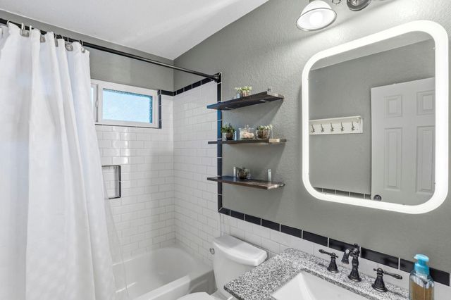 334 Haupt DR, Kyle, TX 78640