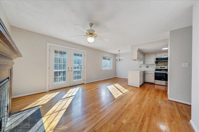 3319 Stonehenge Square, Roanoke, VA 24018