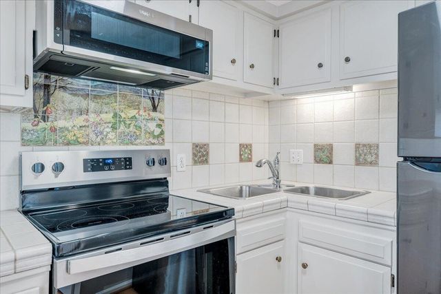 3319 Stonehenge Square, Roanoke, VA 24018