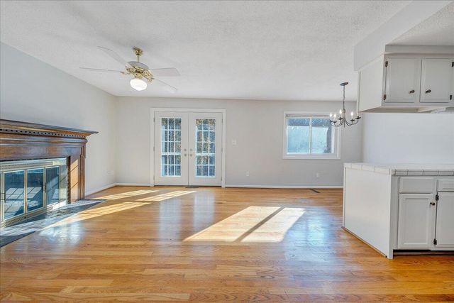 3319 Stonehenge Square, Roanoke, VA 24018