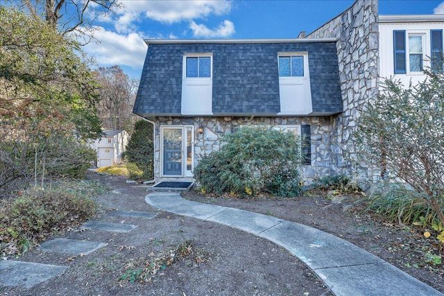 3319 Stonehenge Square, Roanoke, VA 24018