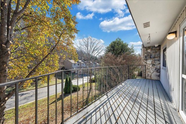 3319 Stonehenge Square, Roanoke, VA 24018