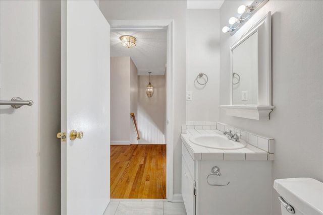 3319 Stonehenge Square, Roanoke, VA 24018