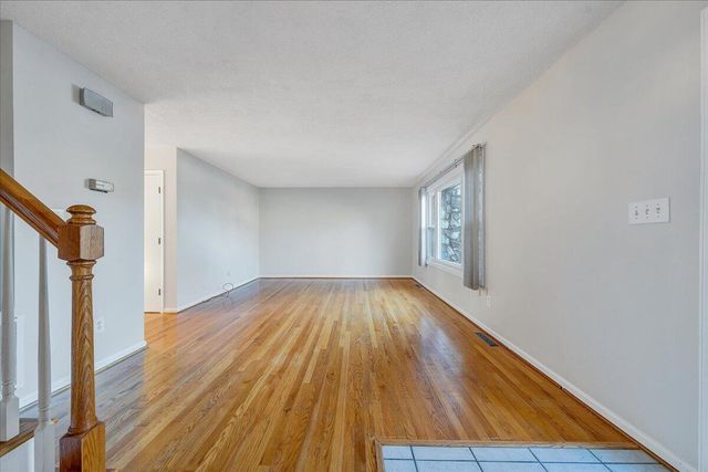 3319 Stonehenge Square, Roanoke, VA 24018