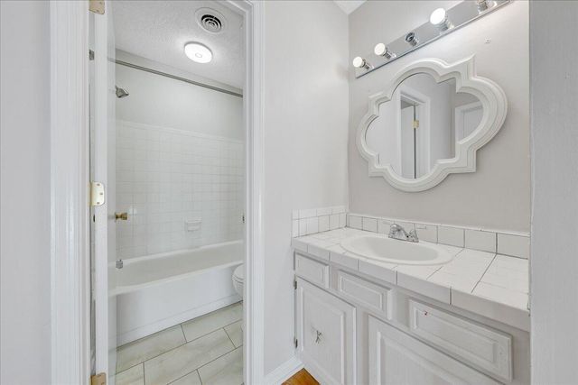 3319 Stonehenge Square, Roanoke, VA 24018