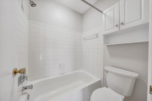 3319 Stonehenge Square, Roanoke, VA 24018