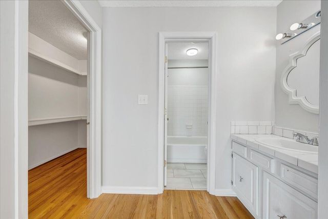 3319 Stonehenge Square, Roanoke, VA 24018