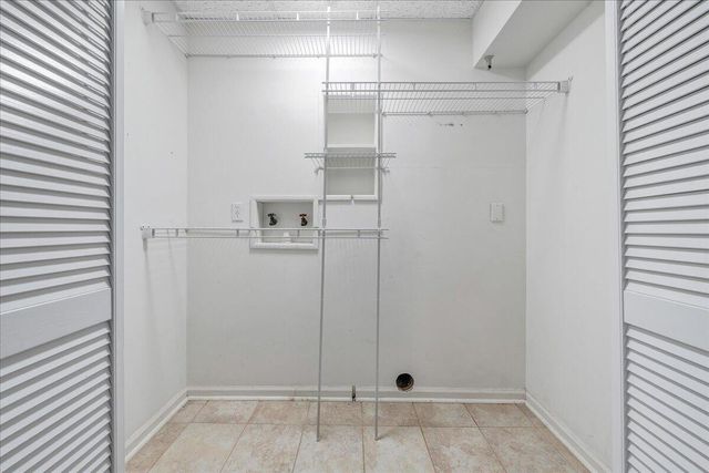 3319 Stonehenge Square, Roanoke, VA 24018