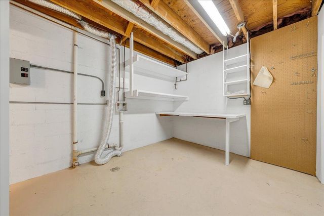 3319 Stonehenge Square, Roanoke, VA 24018