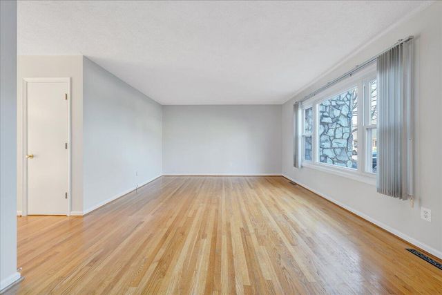 3319 Stonehenge Square, Roanoke, VA 24018