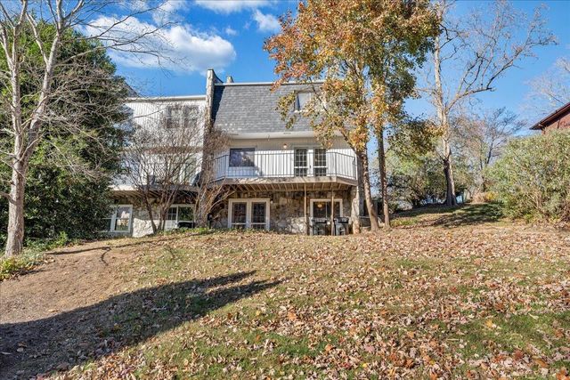 3319 Stonehenge Square, Roanoke, VA 24018