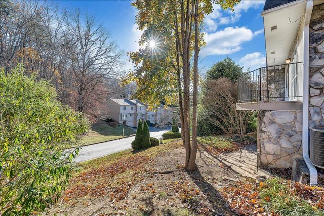 3319 Stonehenge Square, Roanoke, VA 24018