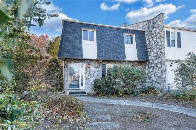 3319 Stonehenge Square, Roanoke, VA 24018