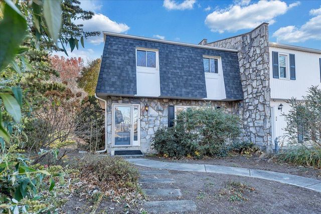 3319 Stonehenge Square, Roanoke, VA 24018