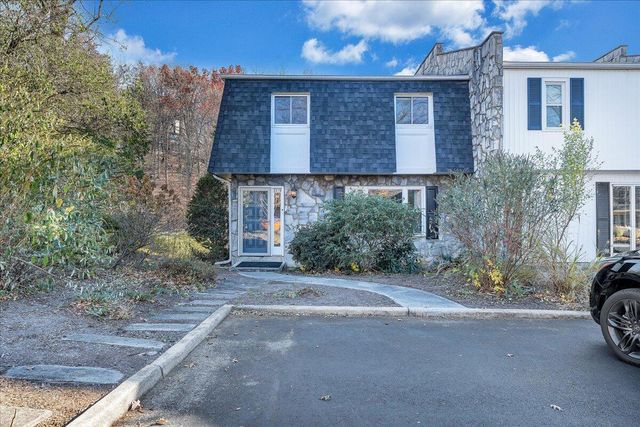 3319 Stonehenge Square, Roanoke, VA 24018