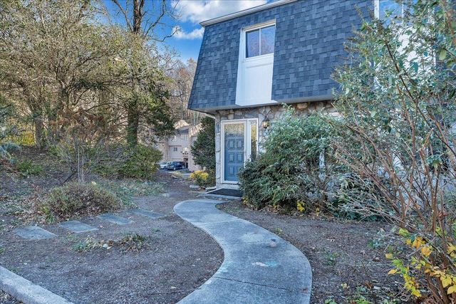 3319 Stonehenge Square, Roanoke, VA 24018