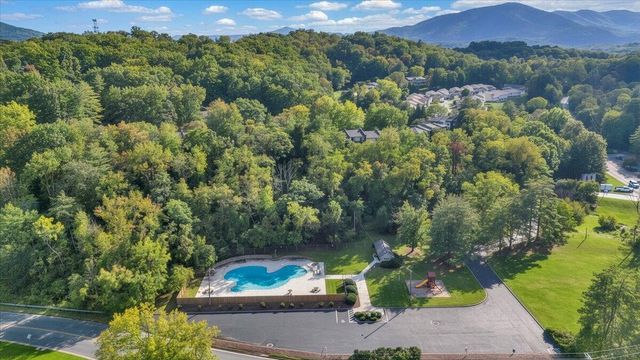 3319 Stonehenge Square, Roanoke, VA 24018