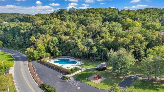 3319 Stonehenge Square, Roanoke, VA 24018