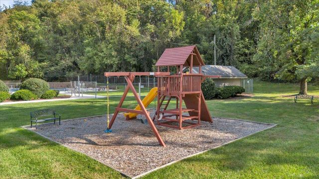 3319 Stonehenge Square, Roanoke, VA 24018