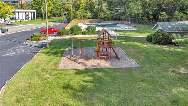 3319 Stonehenge Square, Roanoke, VA 24018