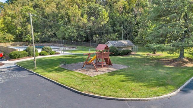 3319 Stonehenge Square, Roanoke, VA 24018