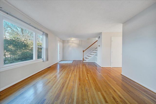 3319 Stonehenge Square, Roanoke, VA 24018