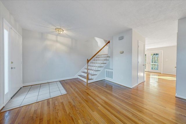 3319 Stonehenge Square, Roanoke, VA 24018