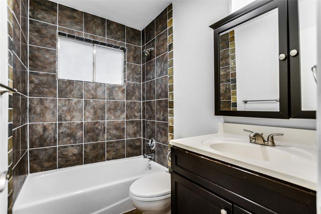 2903 Edgewater DR A, Austin, TX 78733