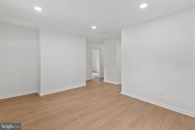 554 COMPASS RD E, Baltimore, MD 21220