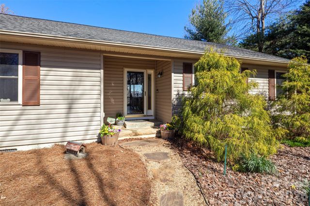 405 Glen Echo Circle, Saluda, NC 28773