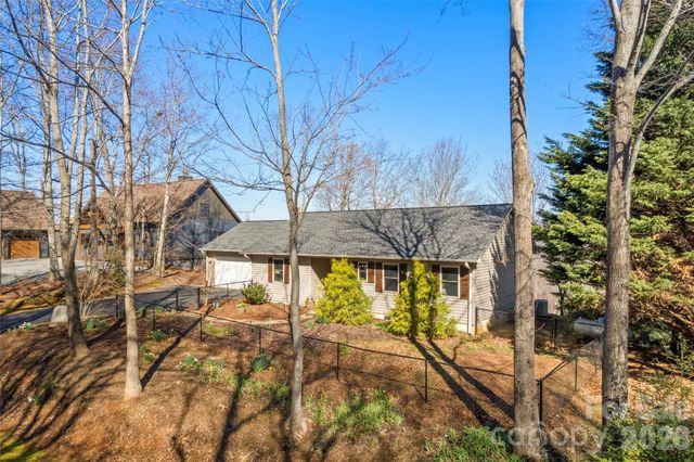 405 Glen Echo Circle, Saluda, NC 28773