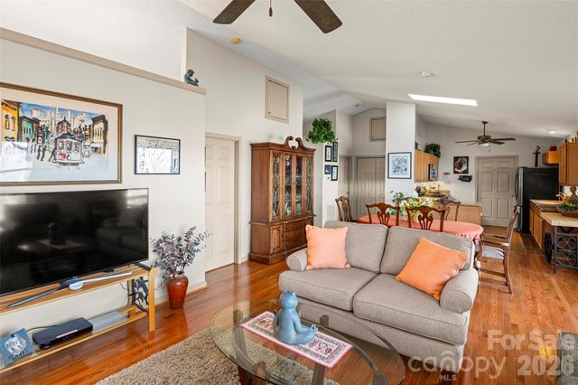 405 Glen Echo Circle, Saluda, NC 28773