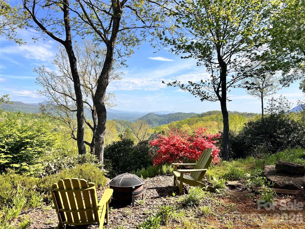 405 Glen Echo Circle, Saluda, NC 28773