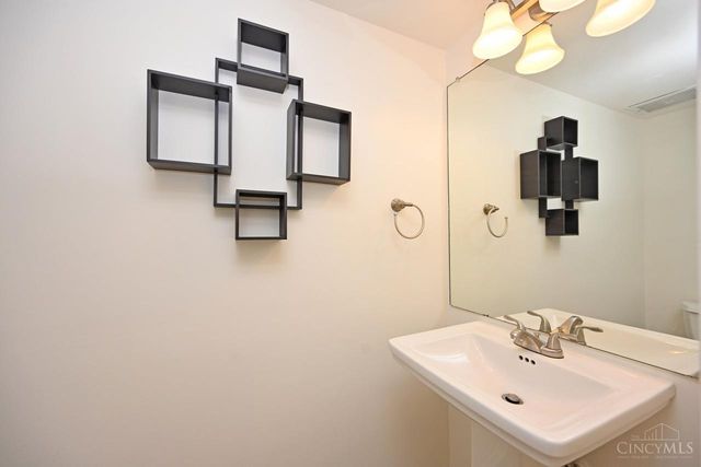 2352 Dana Avenue, Cincinnati, OH 45208