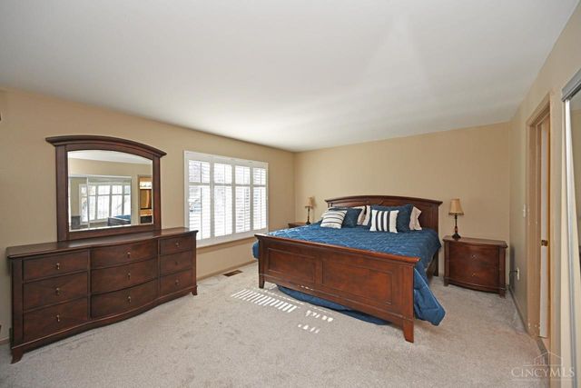 2352 Dana Avenue, Cincinnati, OH 45208