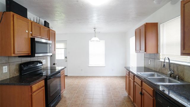 4403 Sprangletop Avenue, Baytown, TX 77521