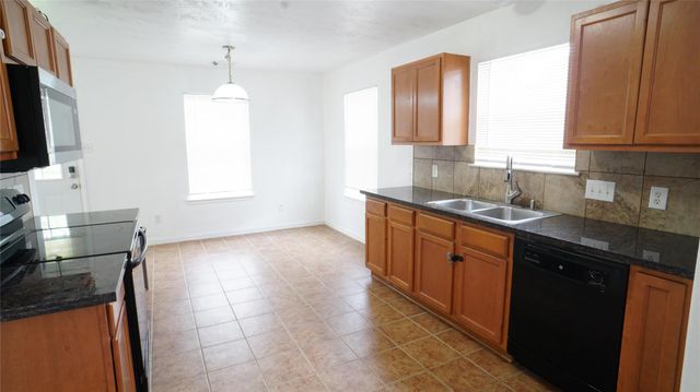 4403 Sprangletop Avenue, Baytown, TX 77521