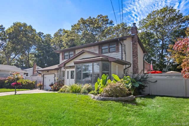 14 Mountain Street, Lake Ronkonkoma, NY 11779