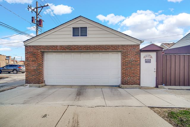 6056 W Fletcher Street, Chicago, IL 60634